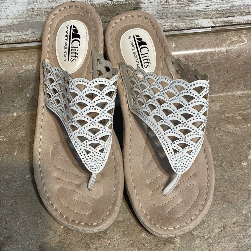 Cliffs by White Mountain Women's Gray Sandals